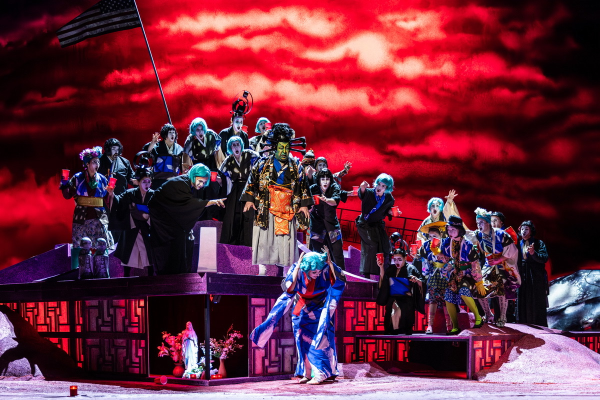 Мадам Батерфляй